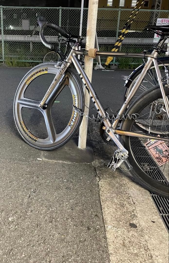 BROTOURES T3 片面グラフィティデザイン仕様　カーボンバトンホイール